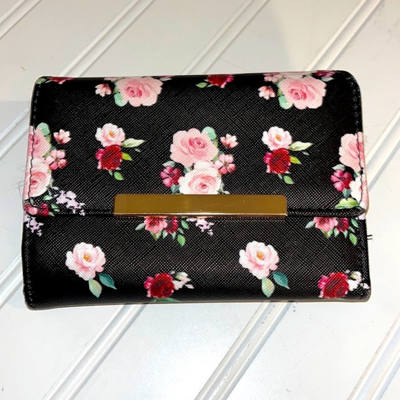 3/20🌟Ardene black floral small zippered wallet - Picture 1 of 5